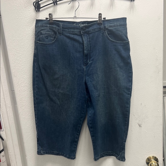 Gloria Vanderbilt Dark Blue Jean Capri shorts - Picture 1 of 4